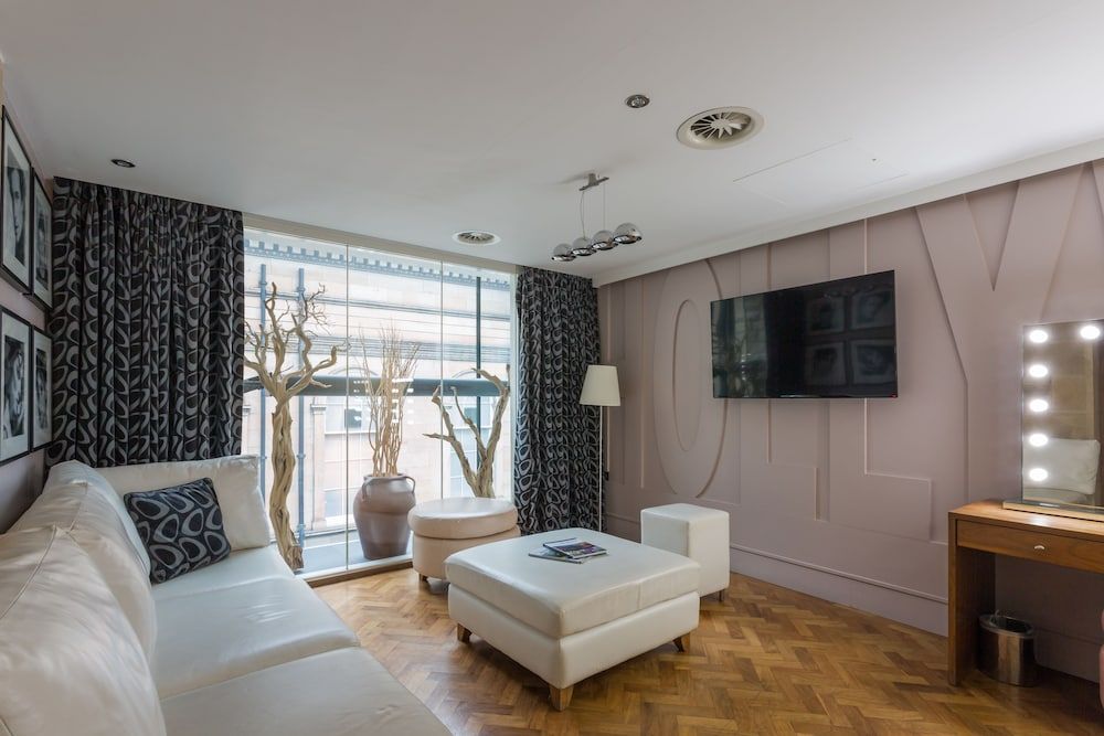 undefined Le Monde Hotel 9