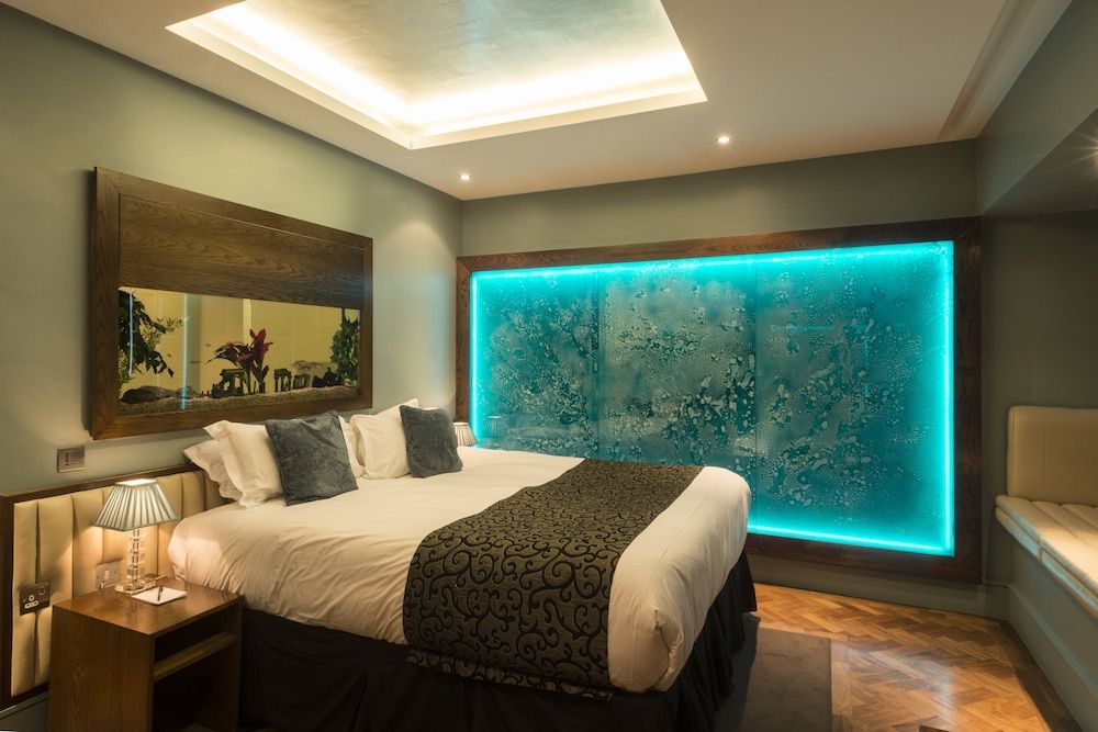 undefined Le Monde Hotel 2