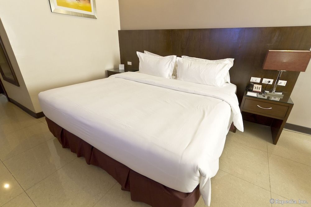 Mandarin Plaza Hotel Deluxe (1 King Bed) 5
