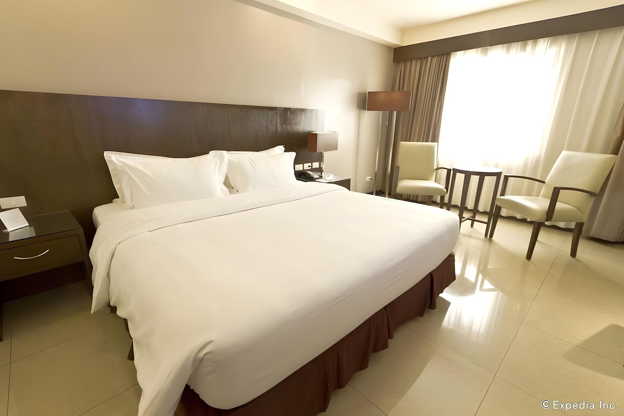 undefined Mandarin Plaza Hotel 8