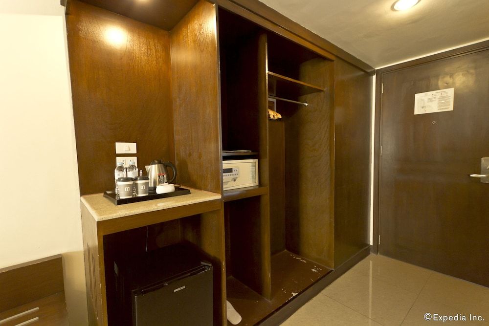 Mandarin Plaza Hotel Deluxe (1 King Bed) 11