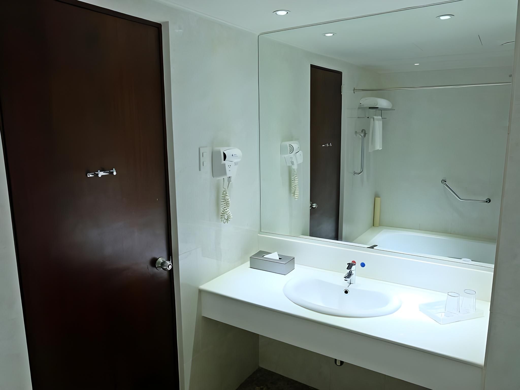 undefined Mandarin Plaza Hotel 7