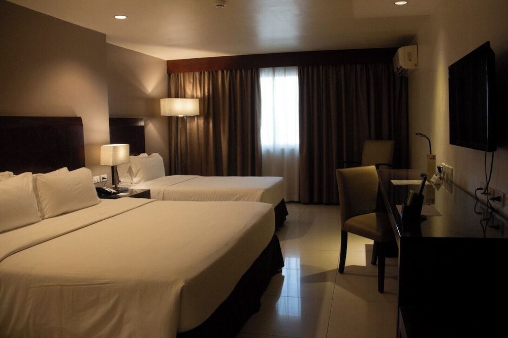 undefined Mandarin Plaza Hotel 4