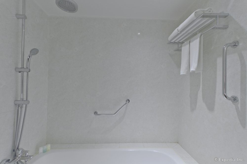 Deep Soaking Bathtub