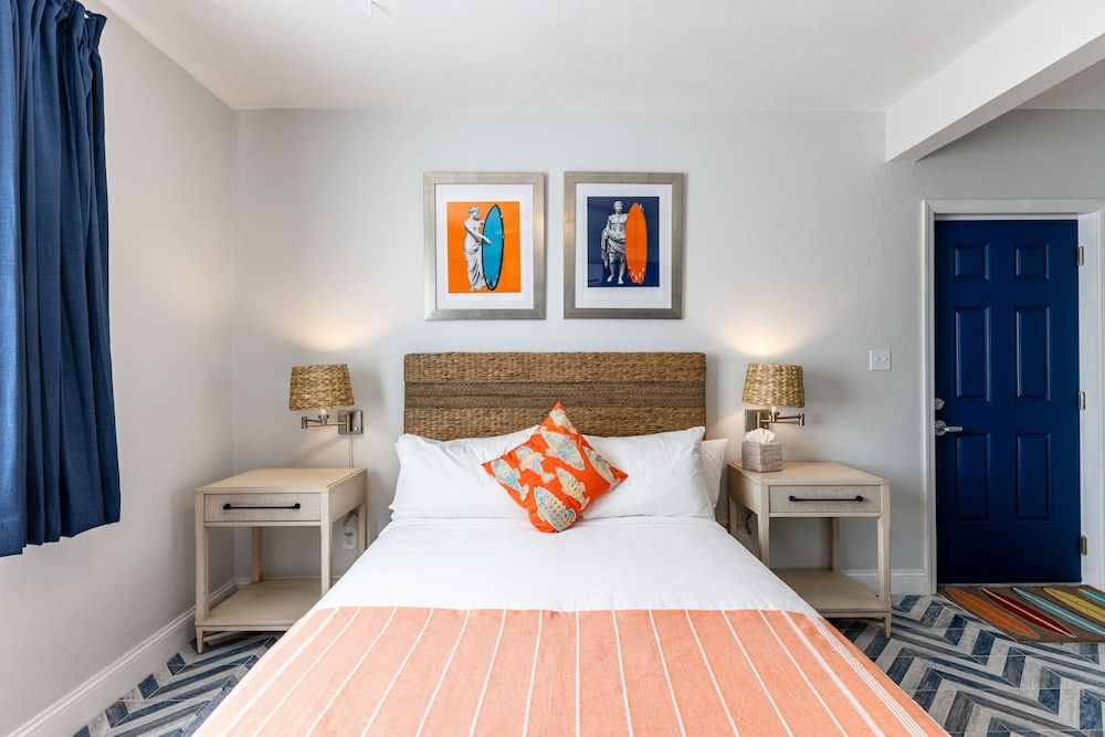 Deluxe Double Room, 1 Queen Bed, Refrigerator & Microwave (Beachrear)