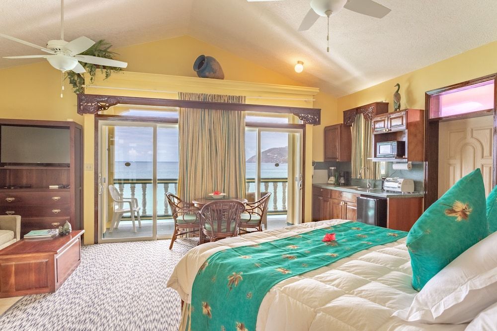 Deluxe Suite, 1 King Bed with Sofa bed, Ocean View (Cliffside)