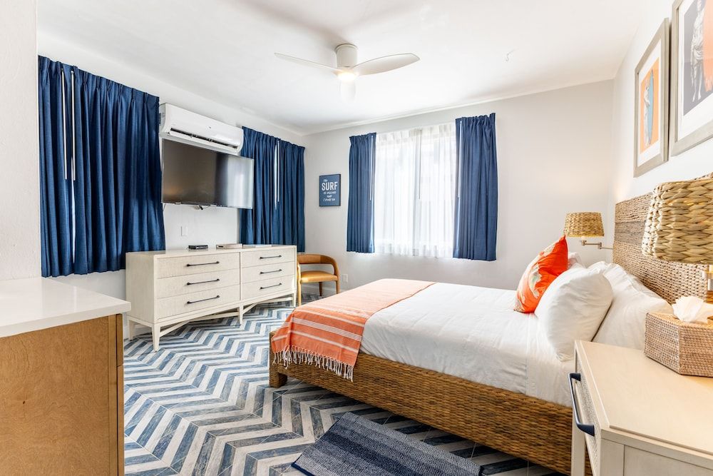 Deluxe Double Room, 1 Queen Bed, Refrigerator & Microwave (Beachrear)