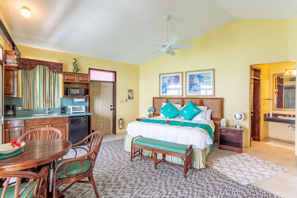Deluxe Suite, 1 King Bed with Sofa bed, Ocean View (Cliffside)