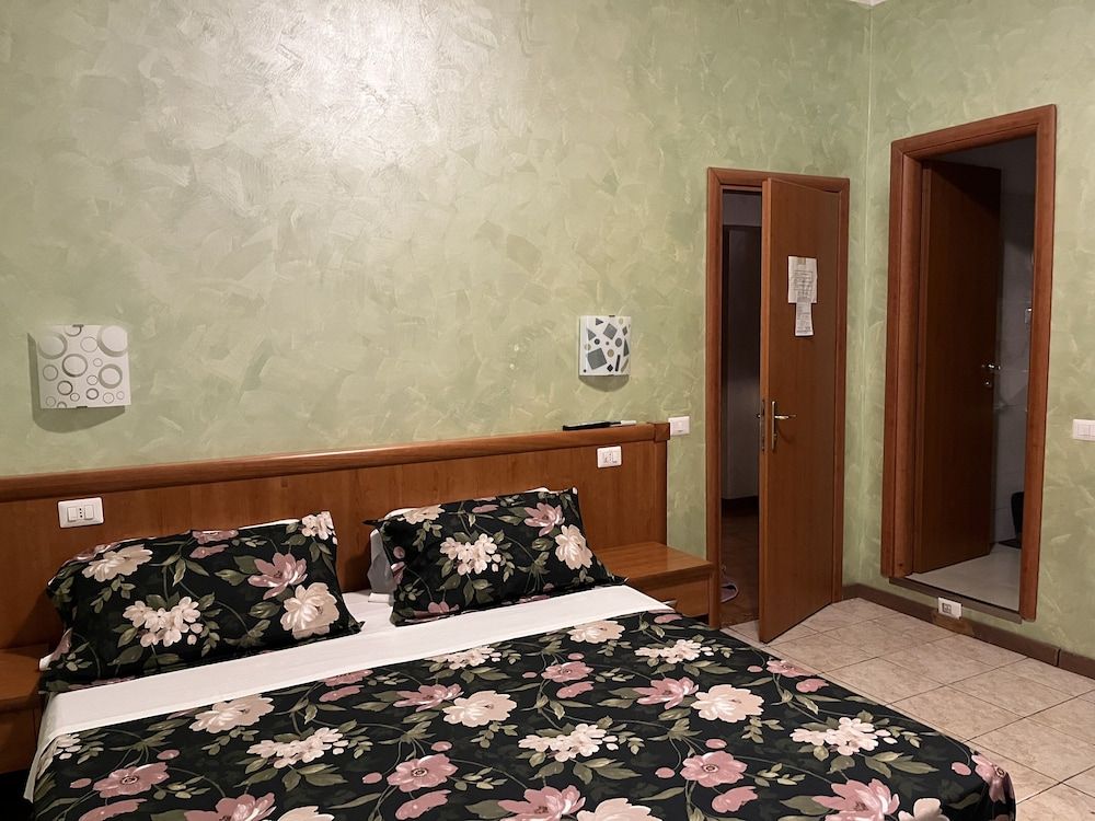 Hotel Tokyo Double or Twin Room 19