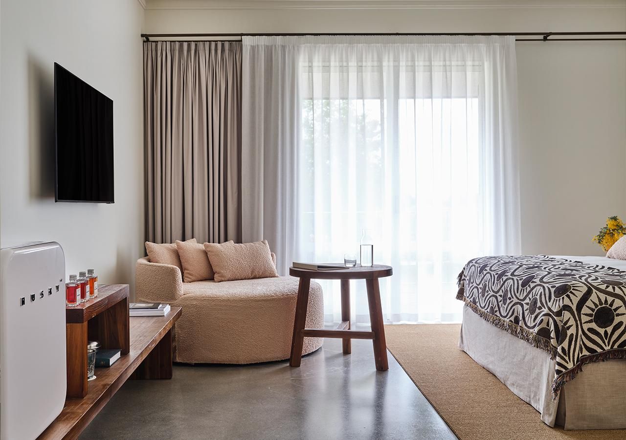 Superior Balcony Sunrise - Free Parking, WiFi and Breakfast Included