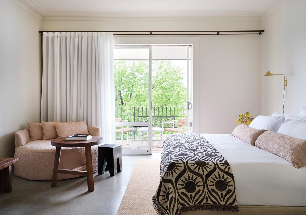 Superior Balcony Sunset - Free Parking, WiFi and Breakfast Included