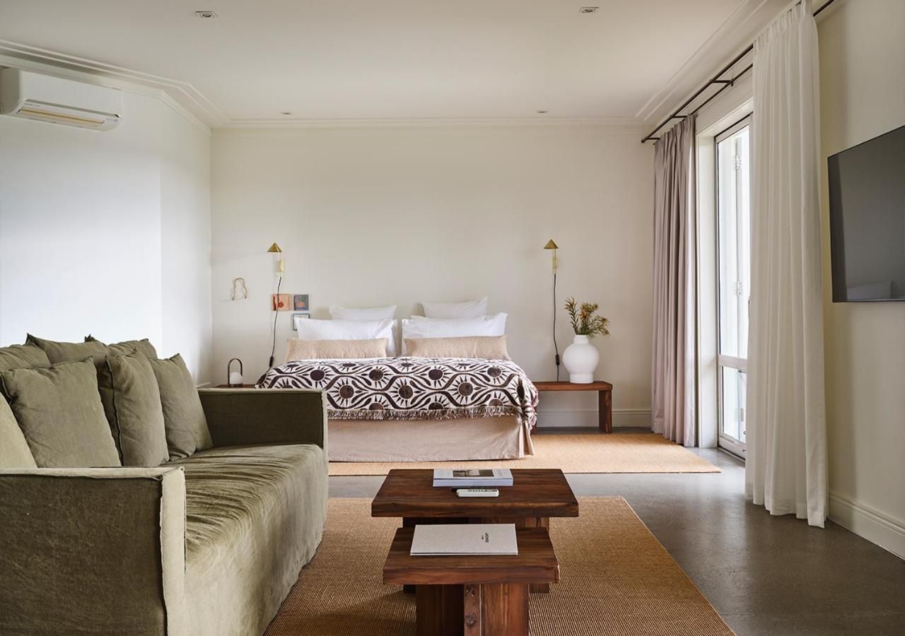 Garden Sunset Suite - Includes Breakfast, Parking and WiFi