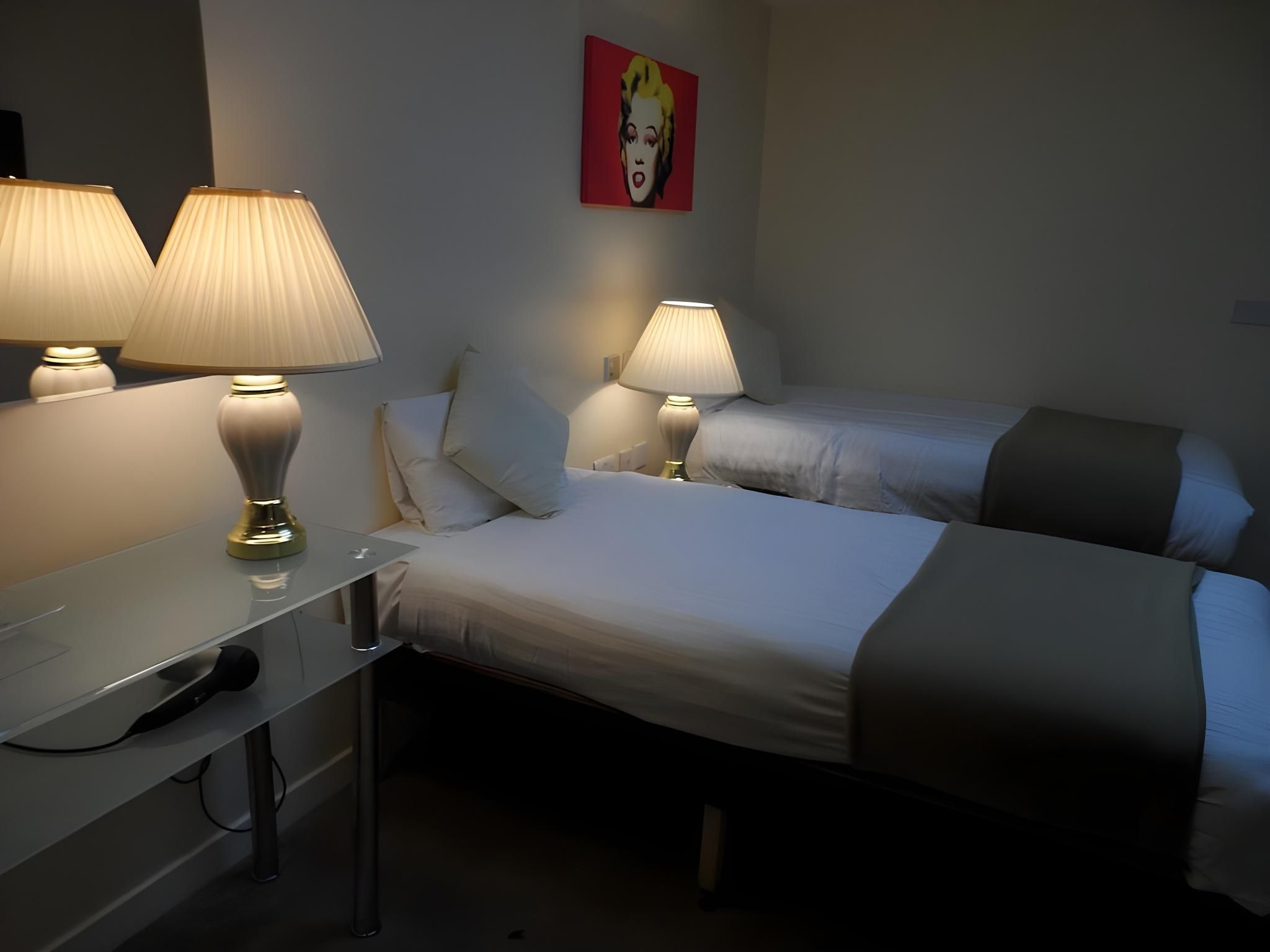 Britannia Hotel Edinburgh Twin Room 15