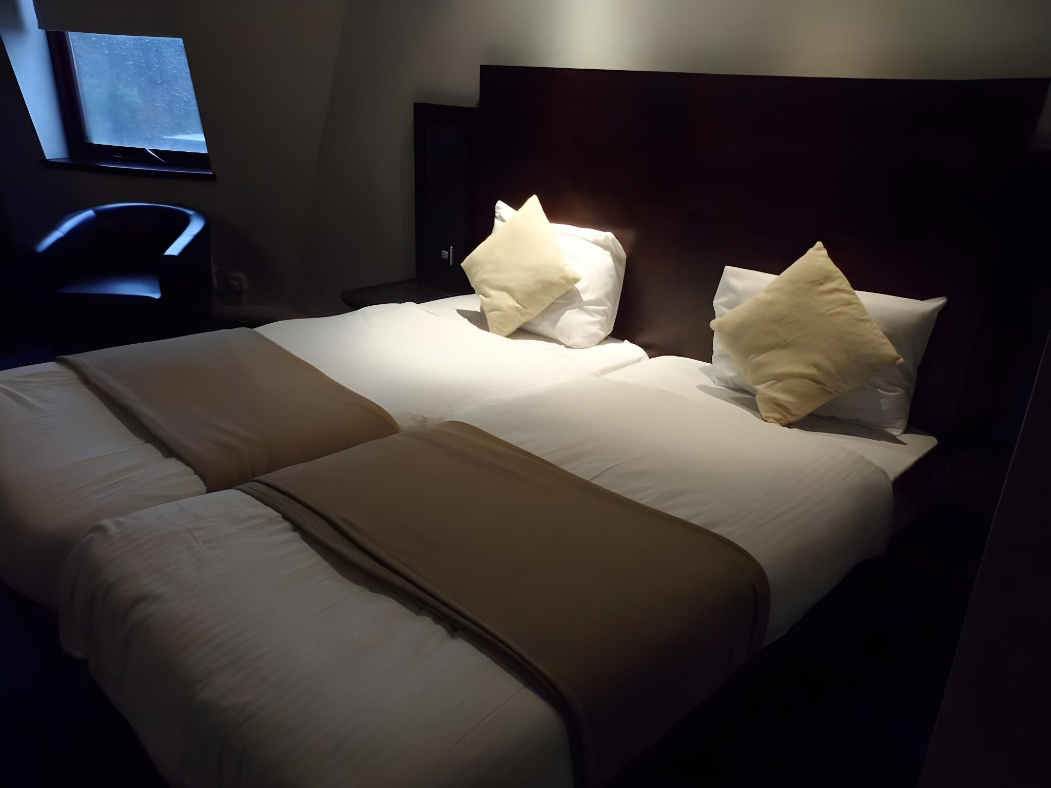 Britannia Hotel Edinburgh Twin Room 16