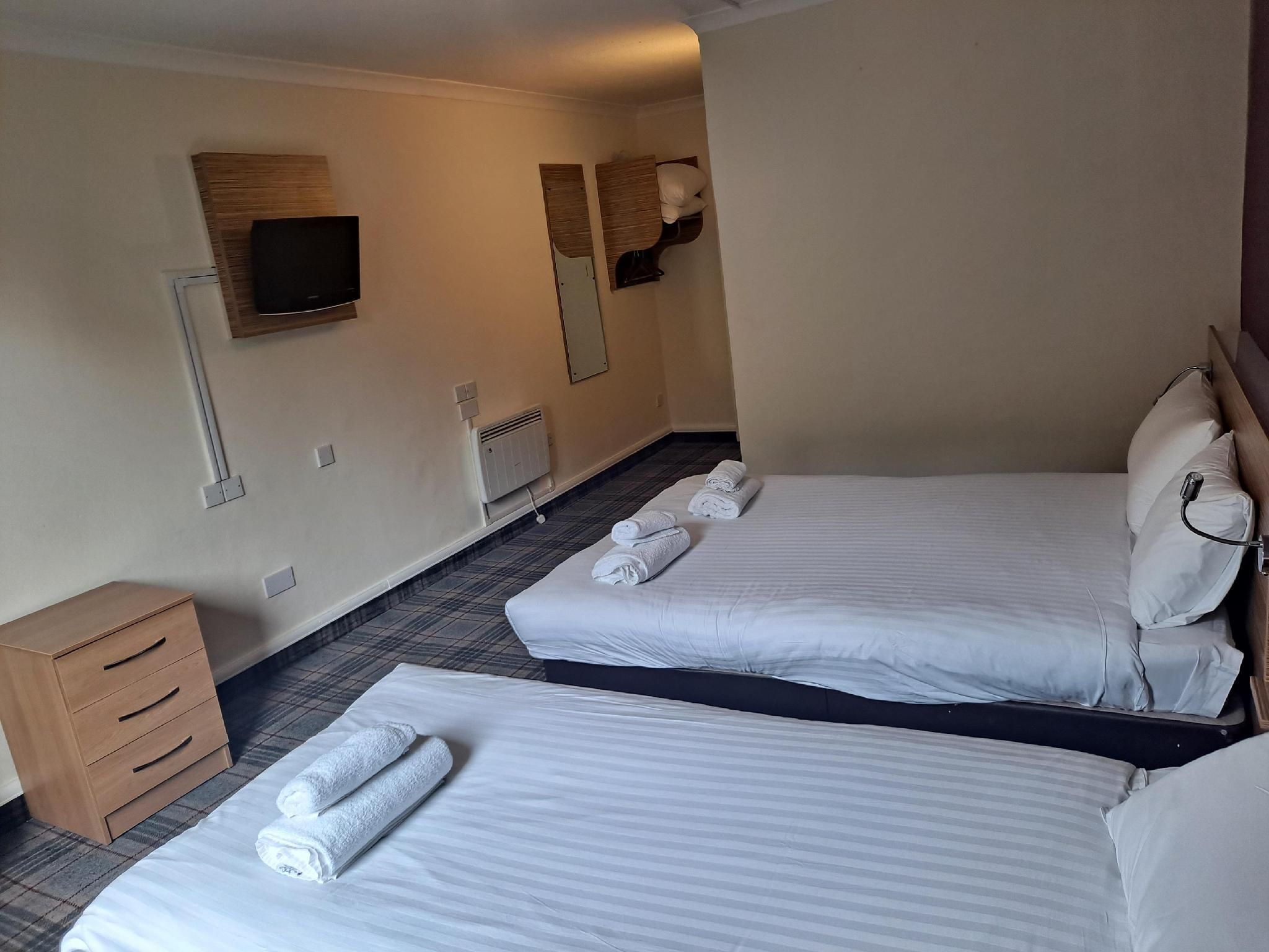 Britannia Hotel Edinburgh Twin Room 8