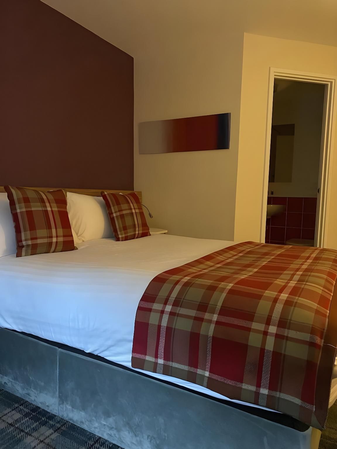 undefined Britannia Hotel Edinburgh 10