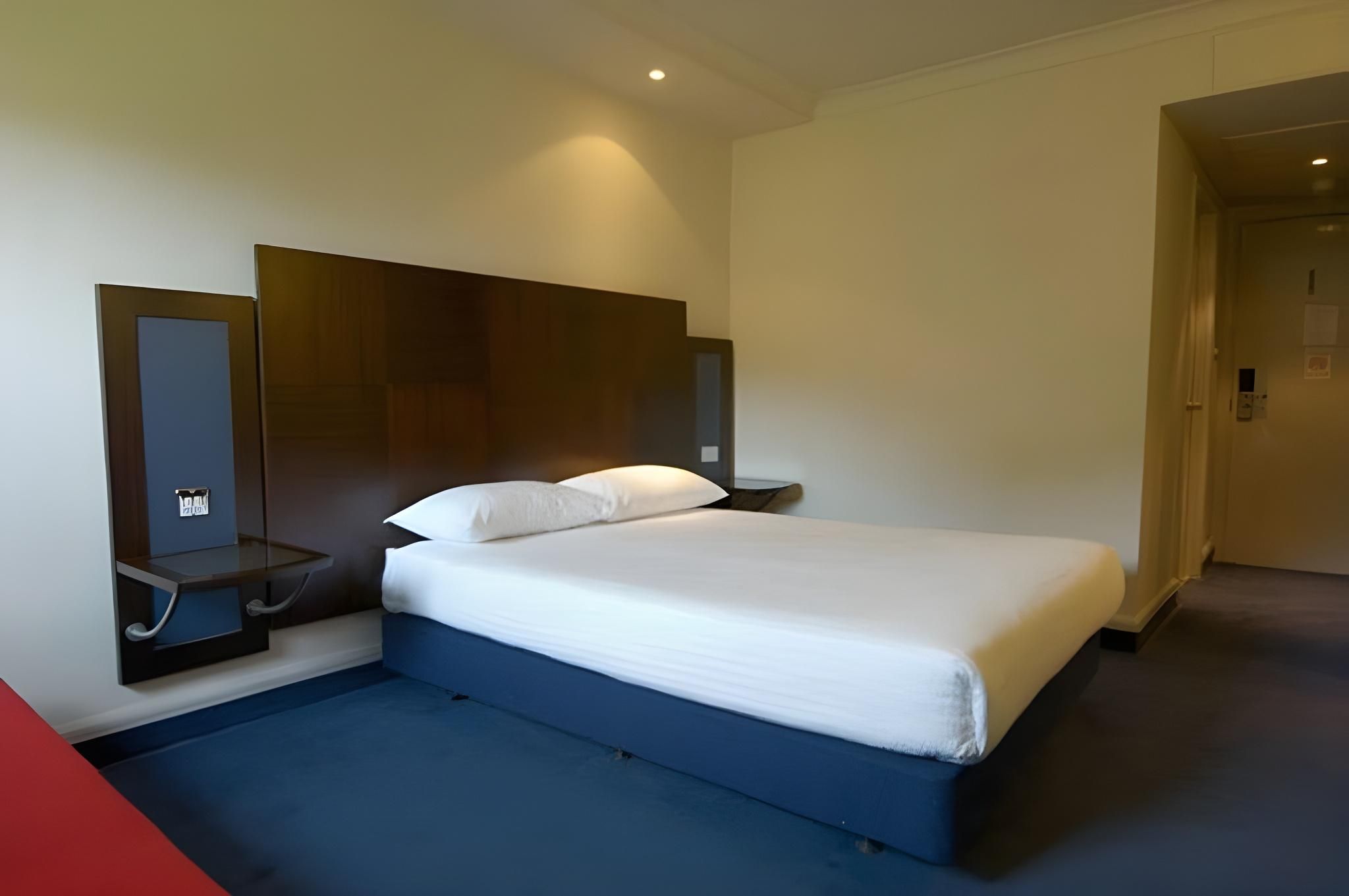 Britannia Hotel Edinburgh Twin Room 14