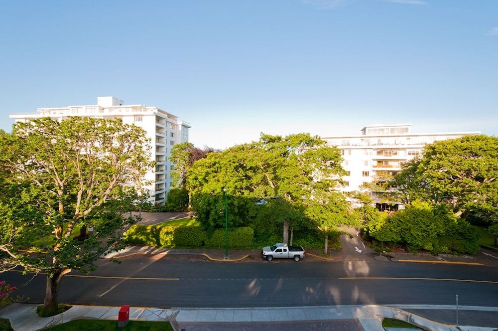 Guest Room, Residential View, Queen