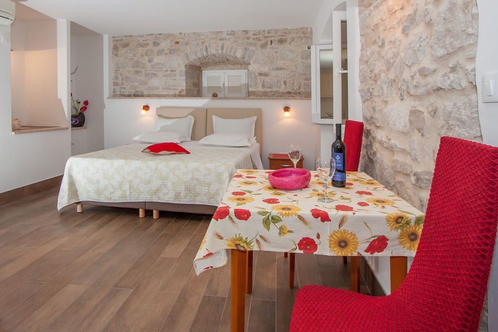 Garden Apartment Hotel Apartment, Garden View 5