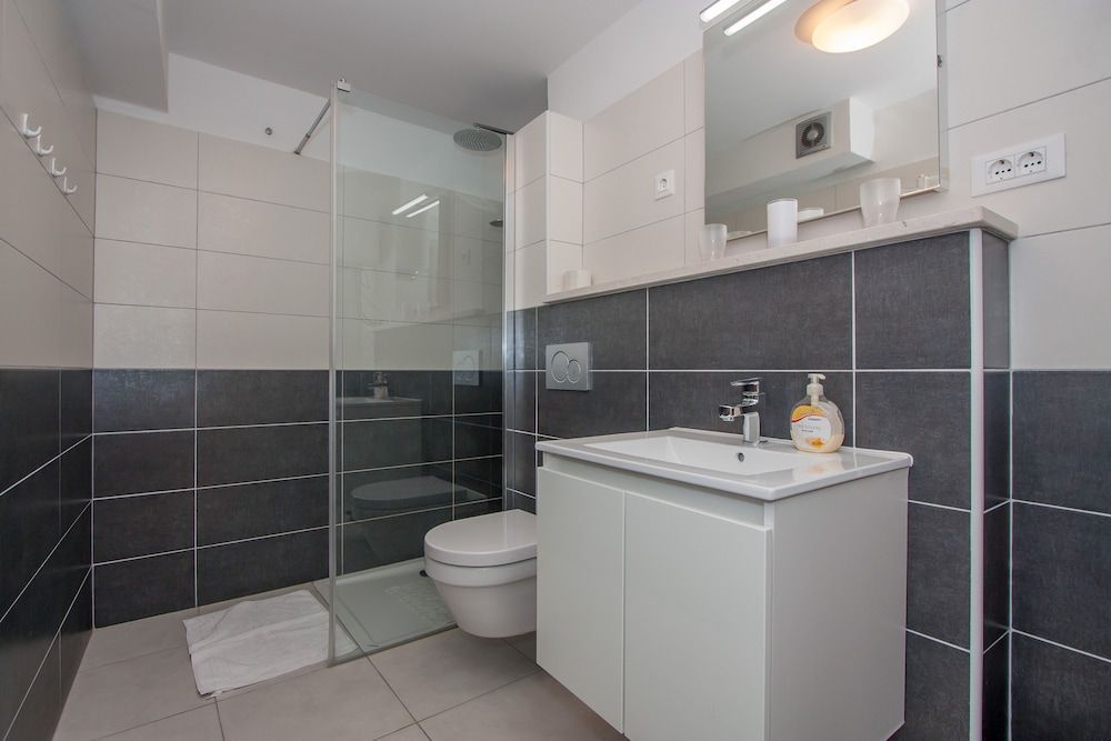 Garden Apartment Hotel Apartment, Garden View 6