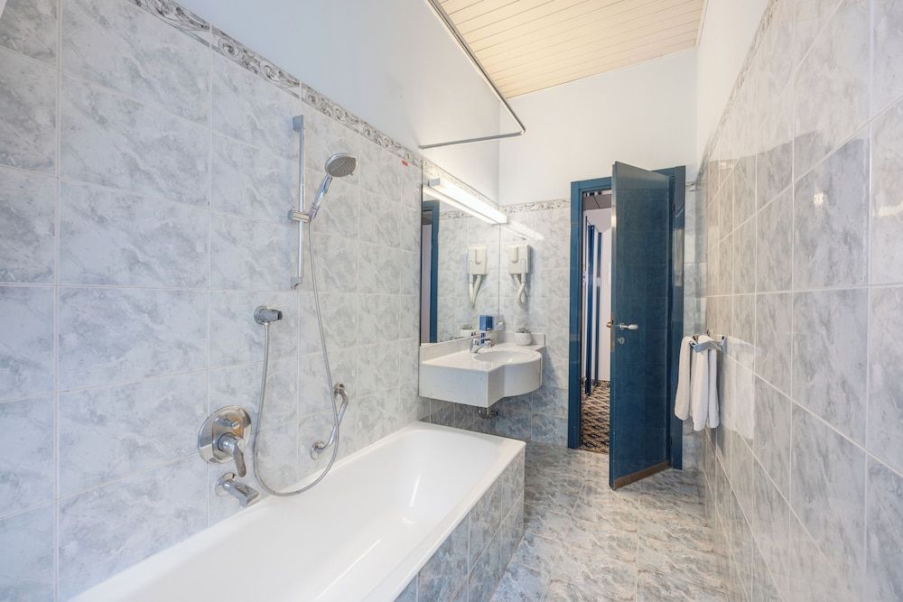 iH Hotels Milano Ambasciatori Twin Room, 2 Twin Beds 5