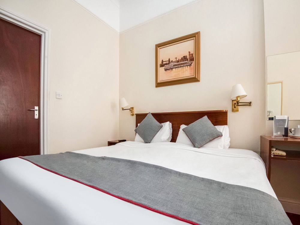 St George Hotel Standard Double Room 3