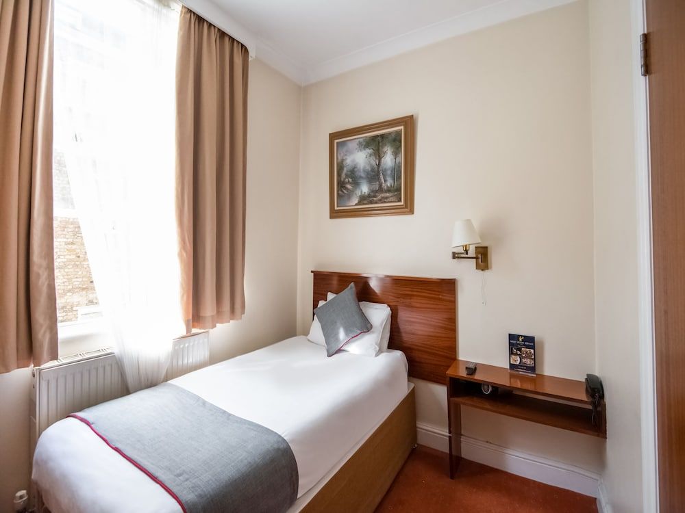 undefined St George Hotel