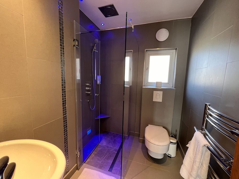 The Jesmond Dene – St Pancras Hotel Group Family Room with Private Bathroom 4