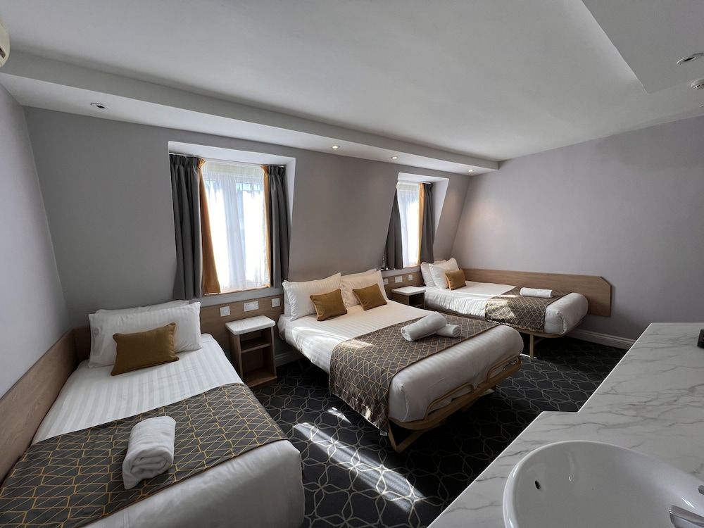 The Jesmond Dene – St Pancras Hotel Group Family Room with Private Bathroom 3