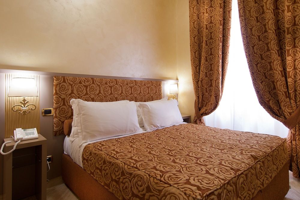 undefined Hotel Fellini 7