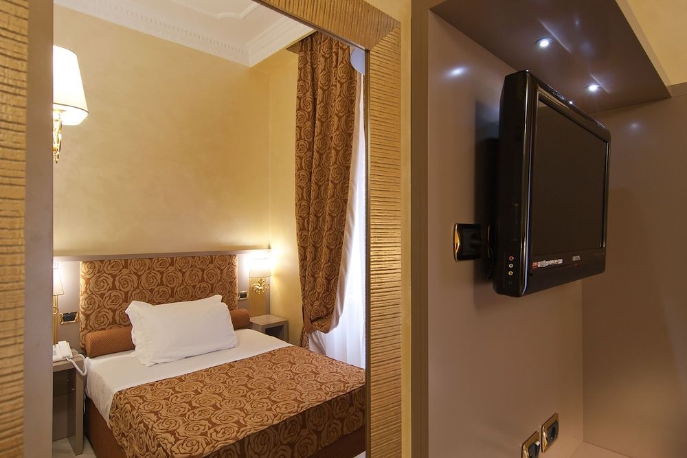 undefined Hotel Fellini 4