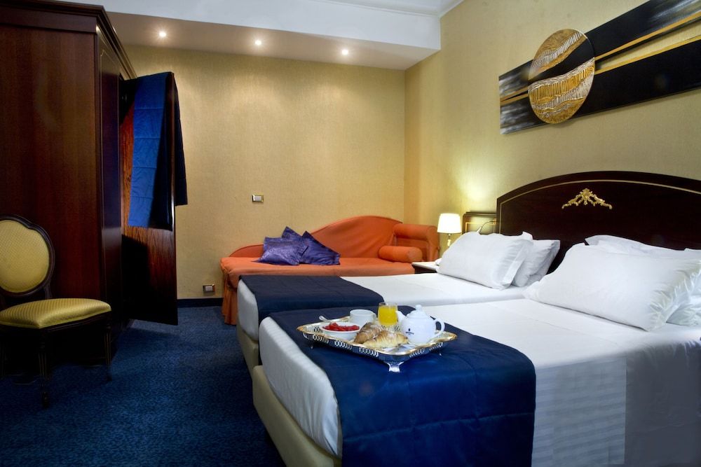 Hotel Mondial Twin Room 2