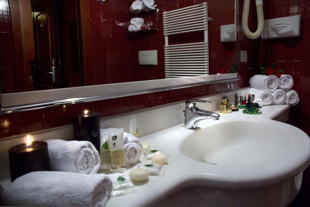 Hotel Mondial Double Room 6