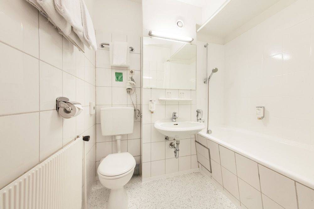 Sure Hotel by Best Western Muenchen Hauptbahnhof Comfort Room, 1 Double Bed, Bathtub 3