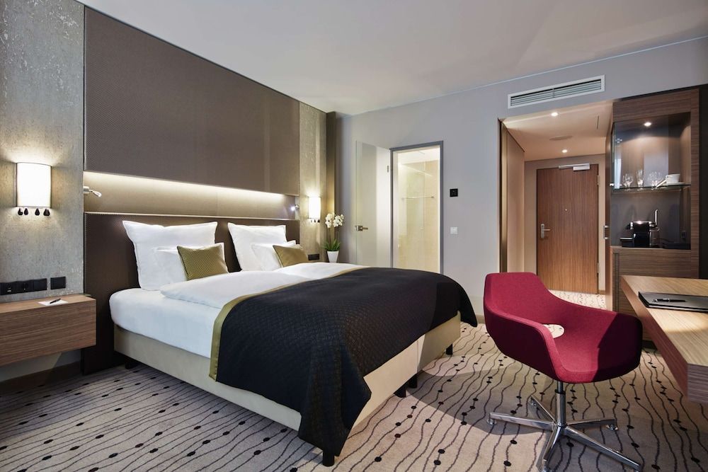 Deluxe Room (Grand)