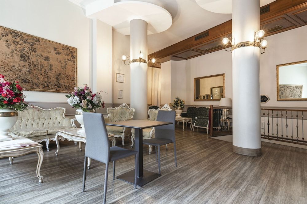 undefined Mokinba Hotels King 5