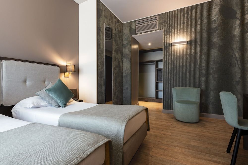 undefined Mokinba Hotels King