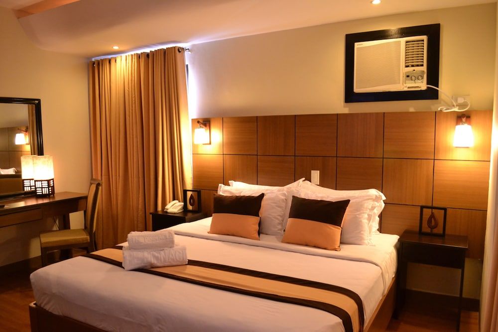 The Pinnacle Hotel and Suites Executive Suite 2