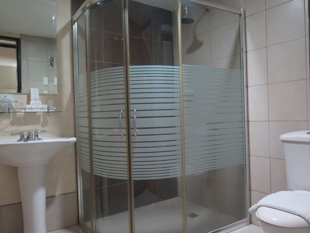 The Pinnacle Hotel and Suites Executive Suite 6