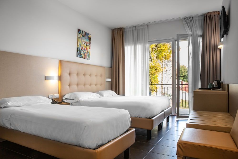 Standard Triple Room, Lake View