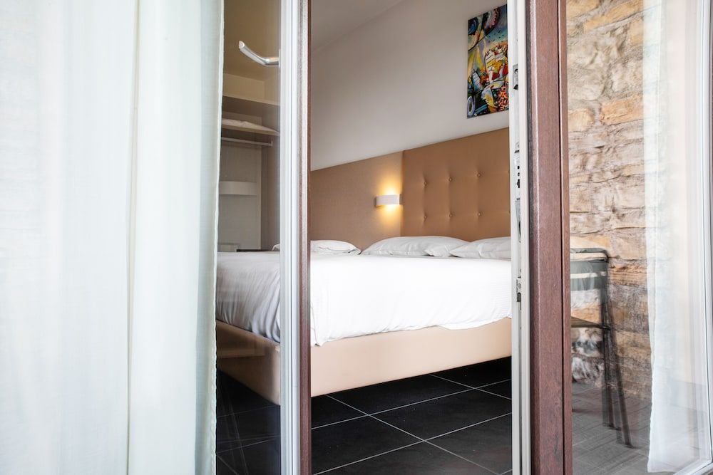 Standard Triple Room, Lake View