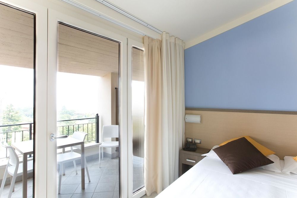Superior Quadruple Room, Lake View