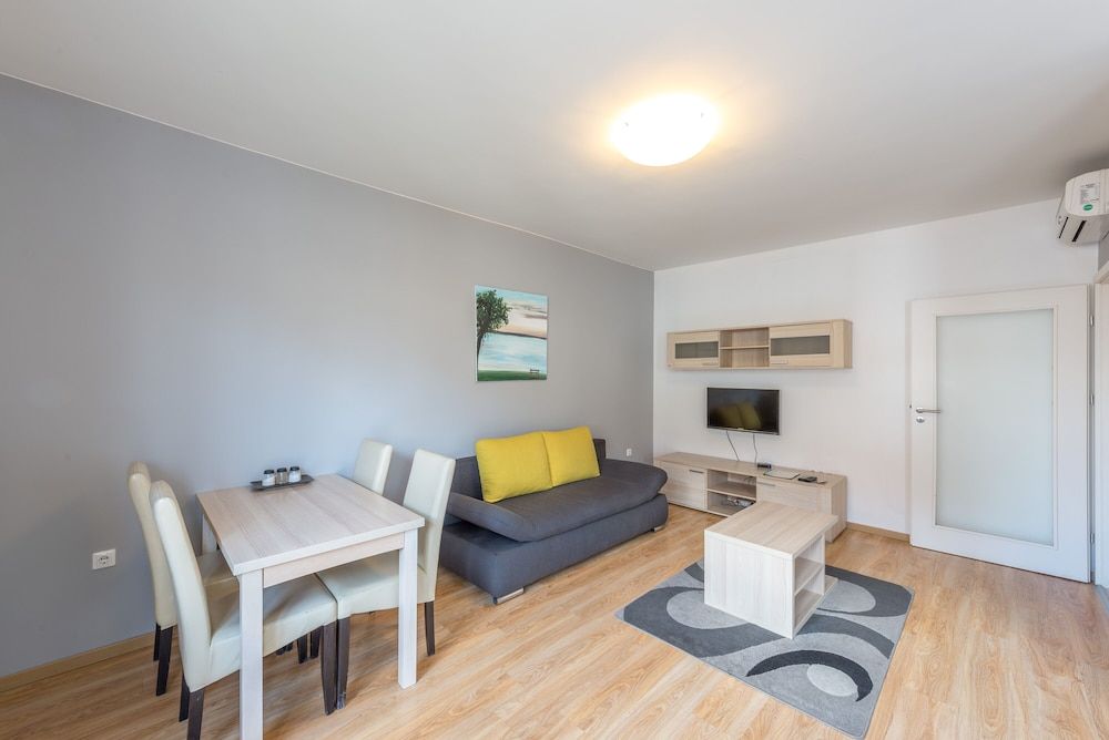 undefined Corvin Plaza Apartments and Suites