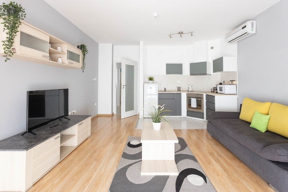 undefined Corvin Plaza Apartments and Suites 3