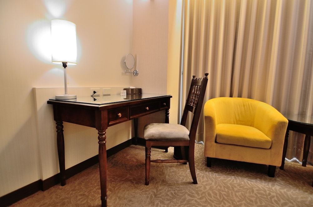 Royal Chiayi Hotel Deluxe Double Room, 2 Double Beds 11