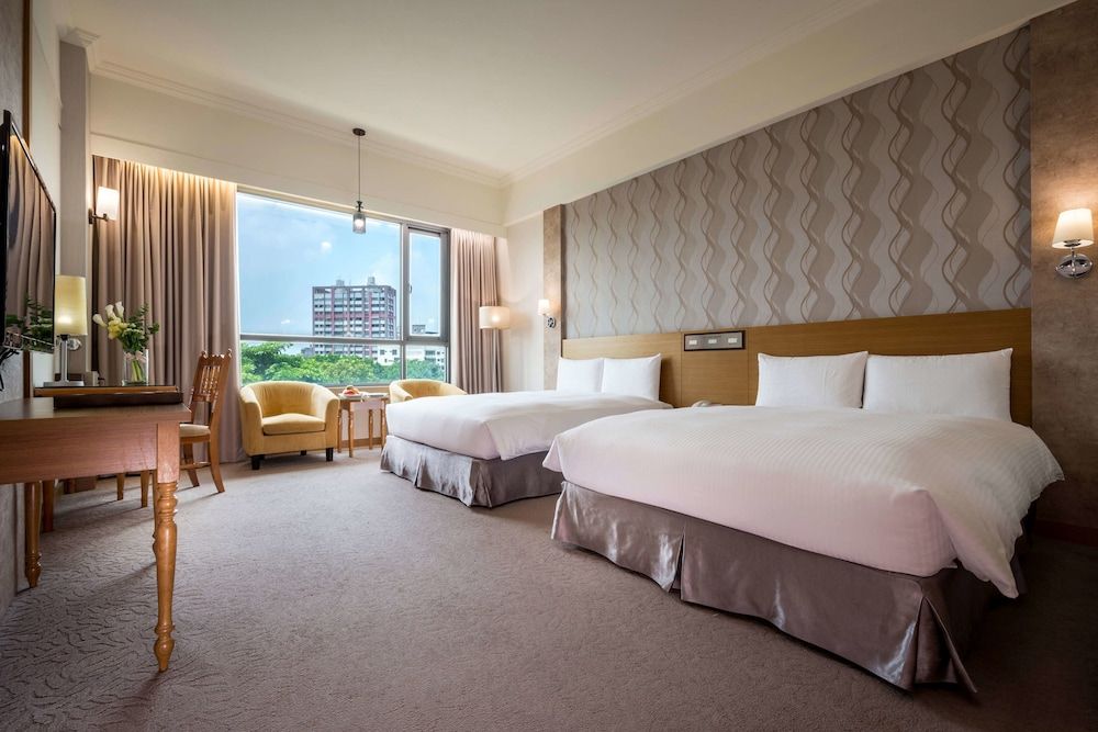 Royal Chiayi Hotel Deluxe Double Room, 2 Double Beds 3