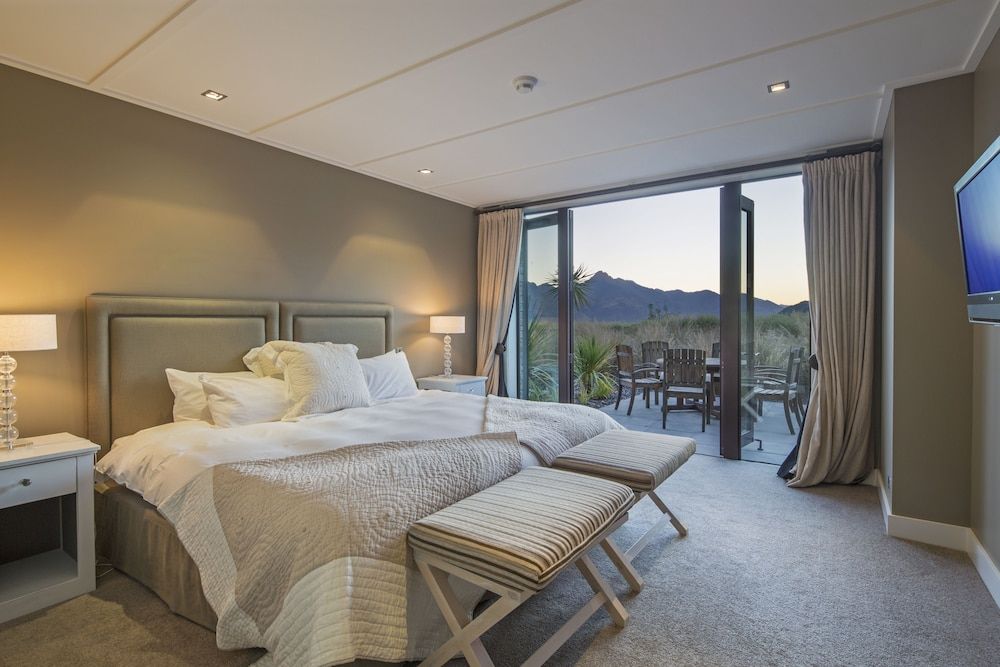 Three-Bedroom Grand Promenade Villa