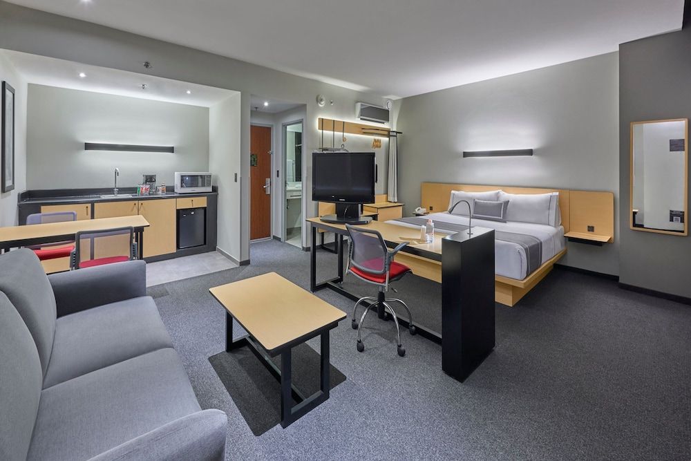 City Express Plus by Marriott Ciudad de México Santa Fe