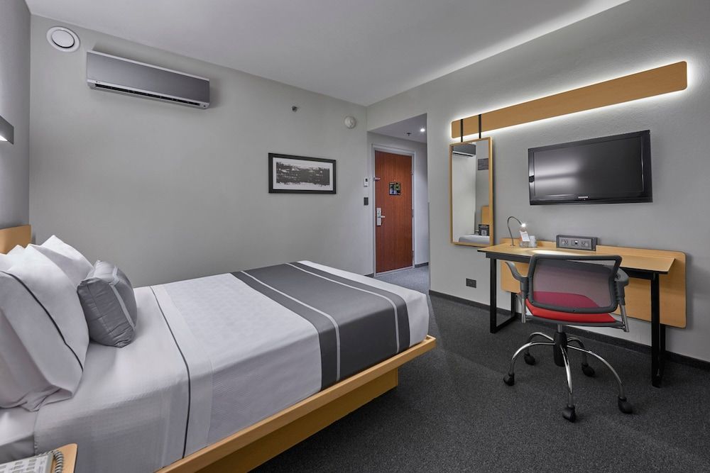 City Express Plus by Marriott Ciudad de México Santa Fe Room, 1 Queen Bed, Non Smoking