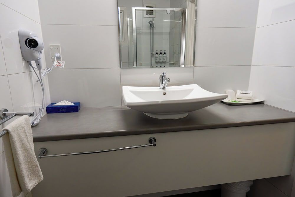 Waves Motel and Apartments Standard Queen 3